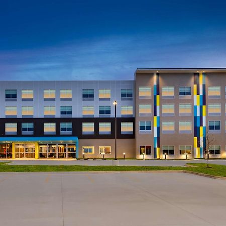 Tru By Hilton Oshkosh Hotel Buitenkant foto