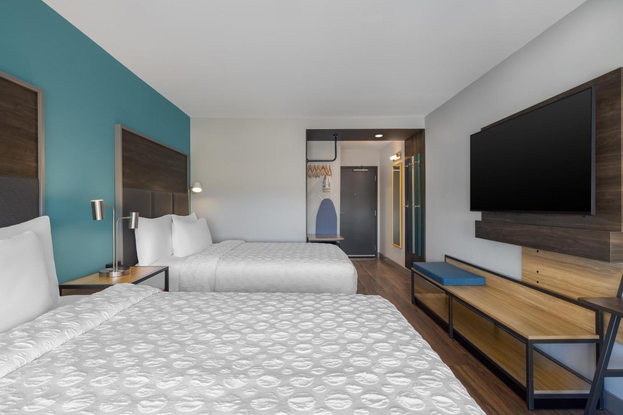 Tru By Hilton Oshkosh Hotel Buitenkant foto