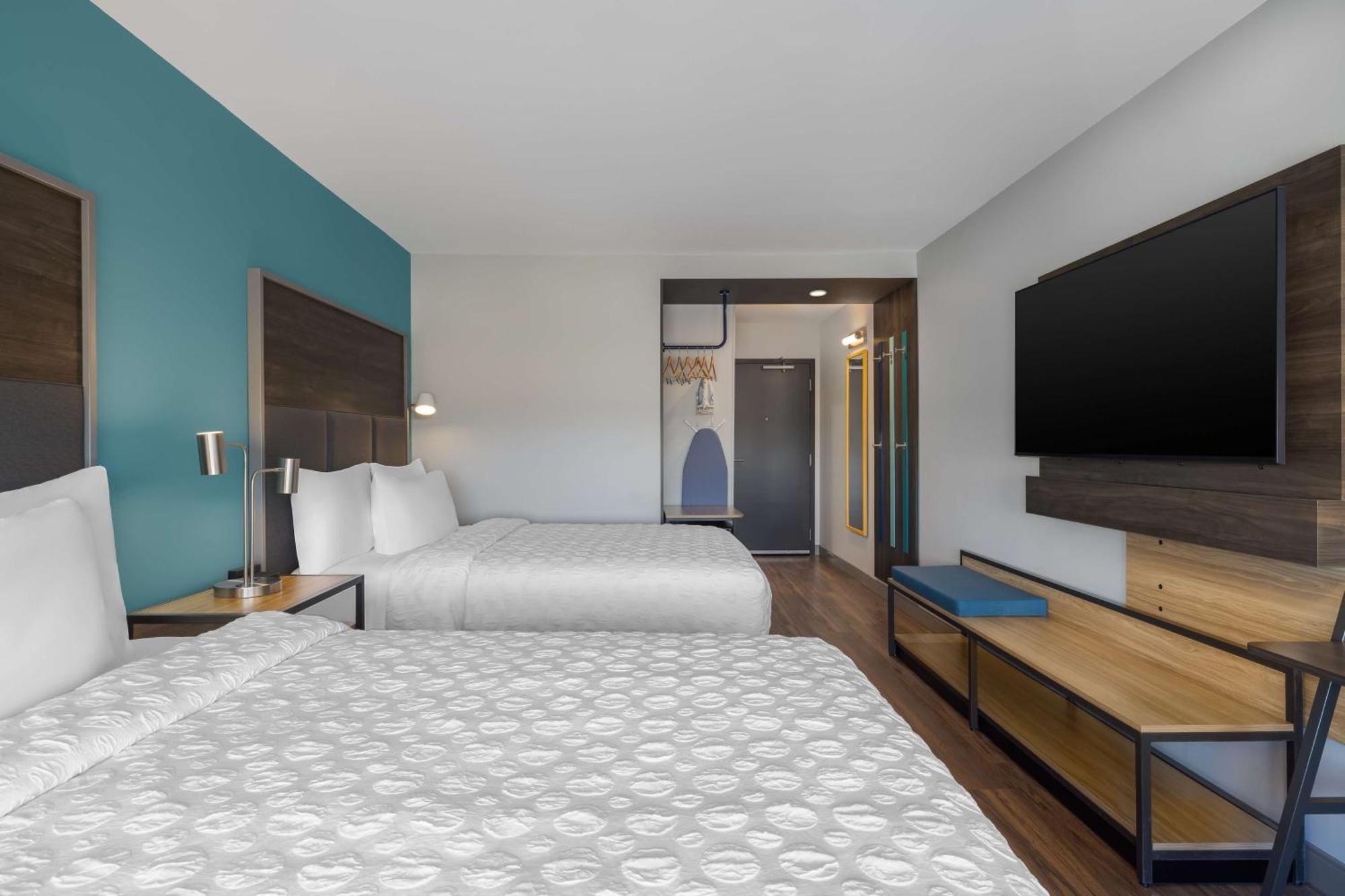 Tru By Hilton Oshkosh Hotel Buitenkant foto
