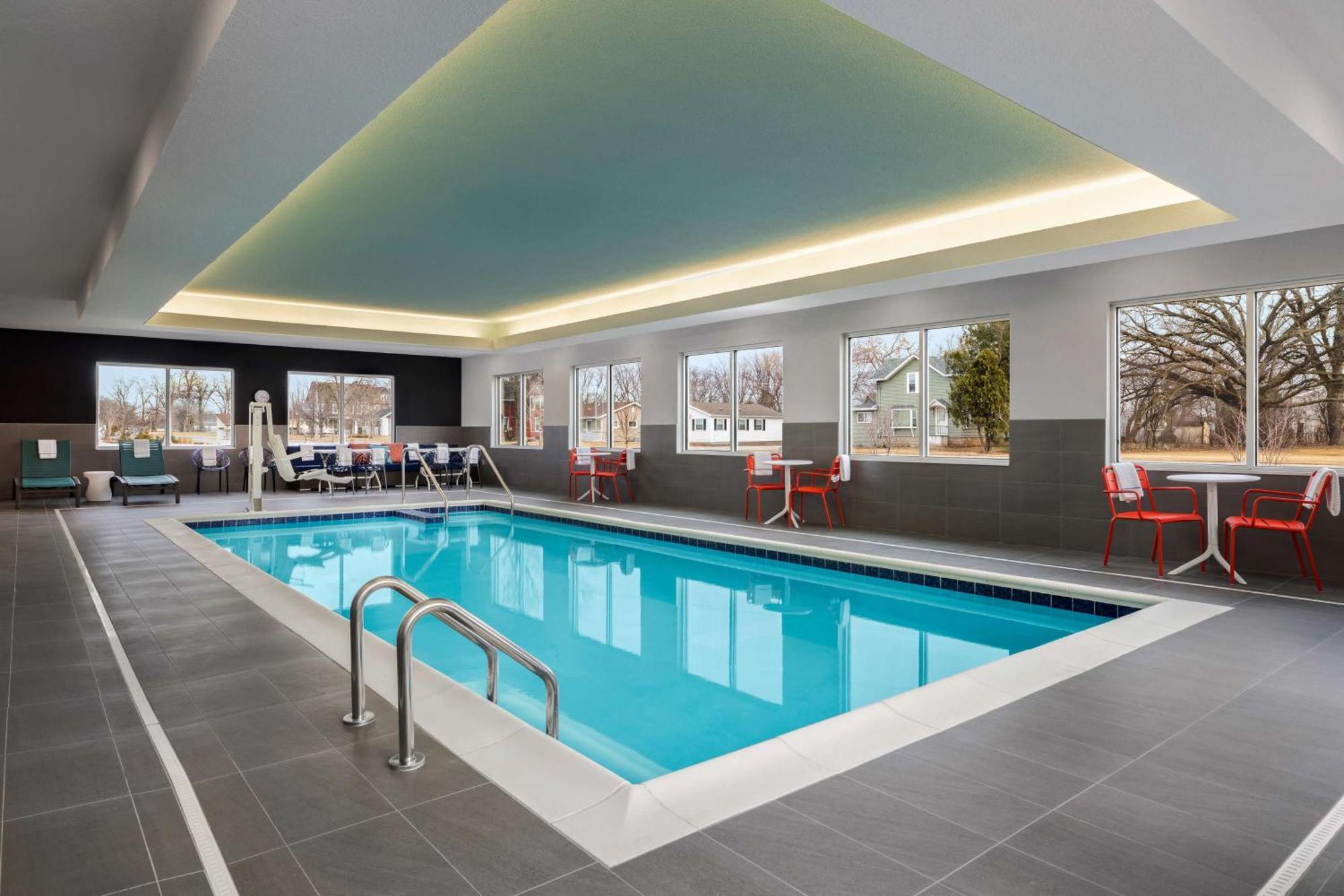 Tru By Hilton Oshkosh Hotel Buitenkant foto