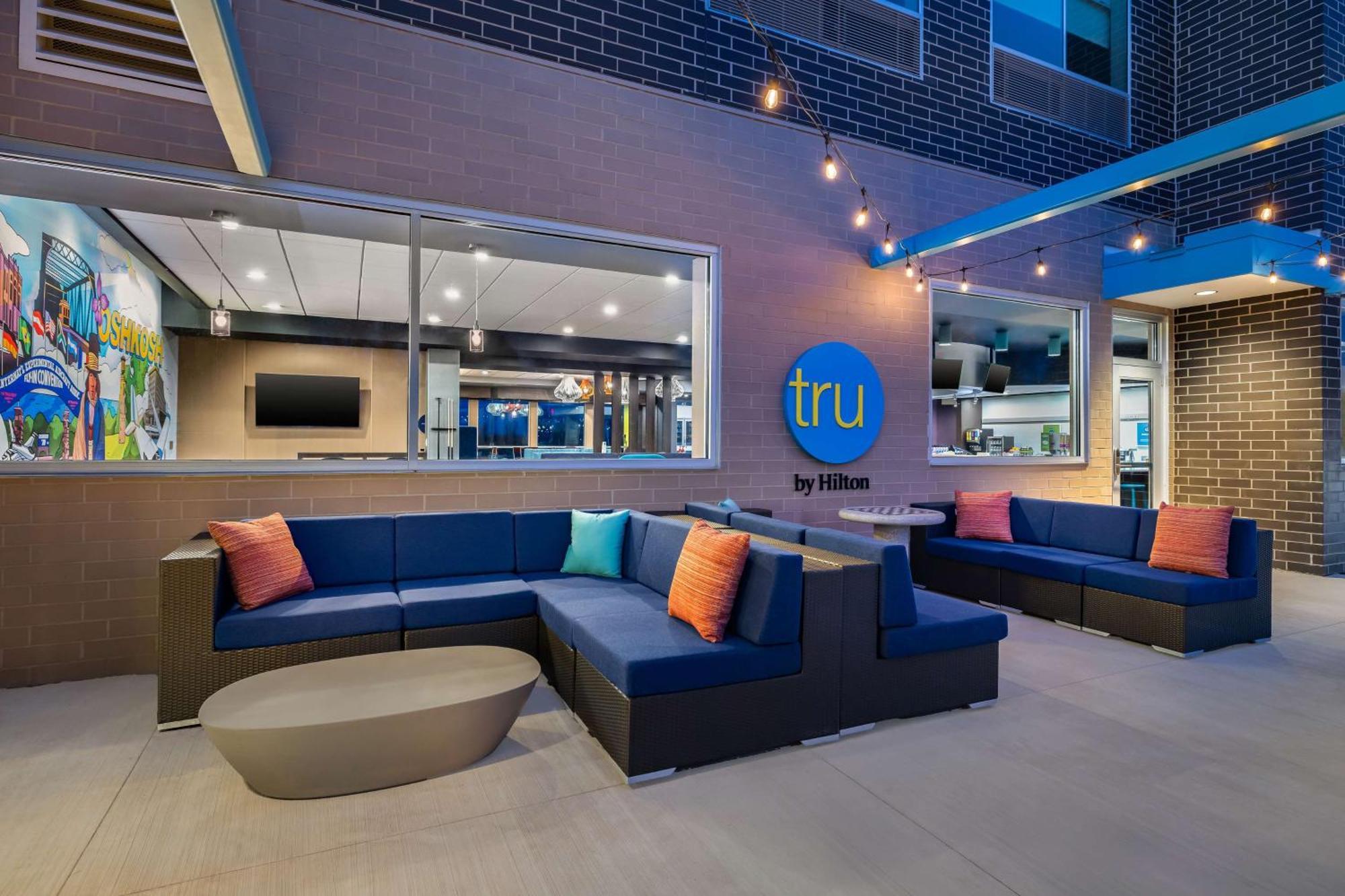 Tru By Hilton Oshkosh Hotel Buitenkant foto
