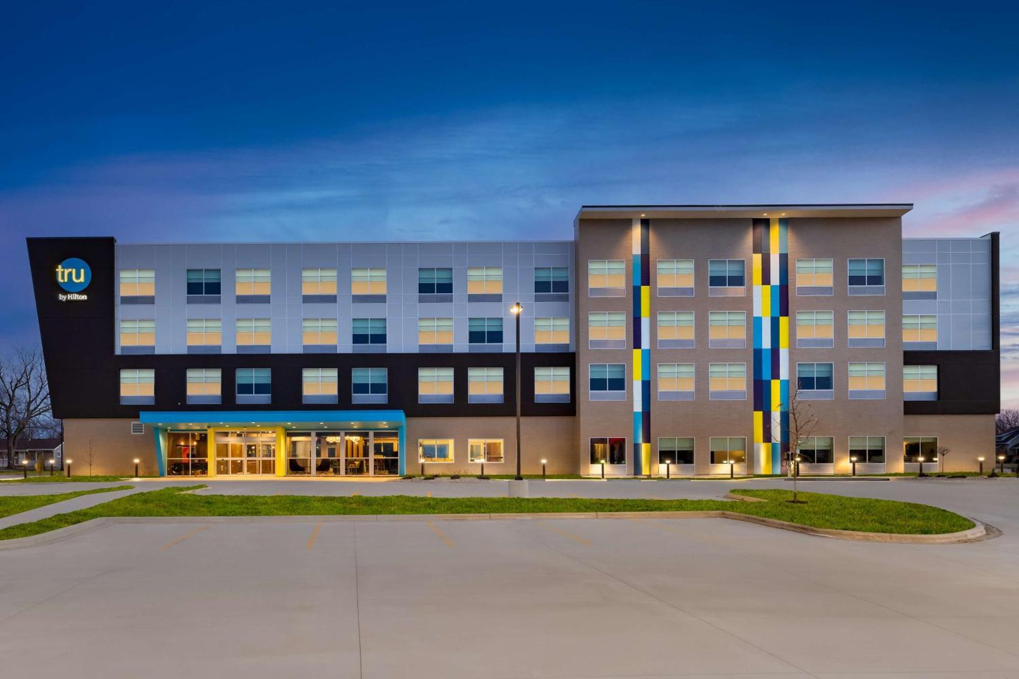 Tru By Hilton Oshkosh Hotel Buitenkant foto